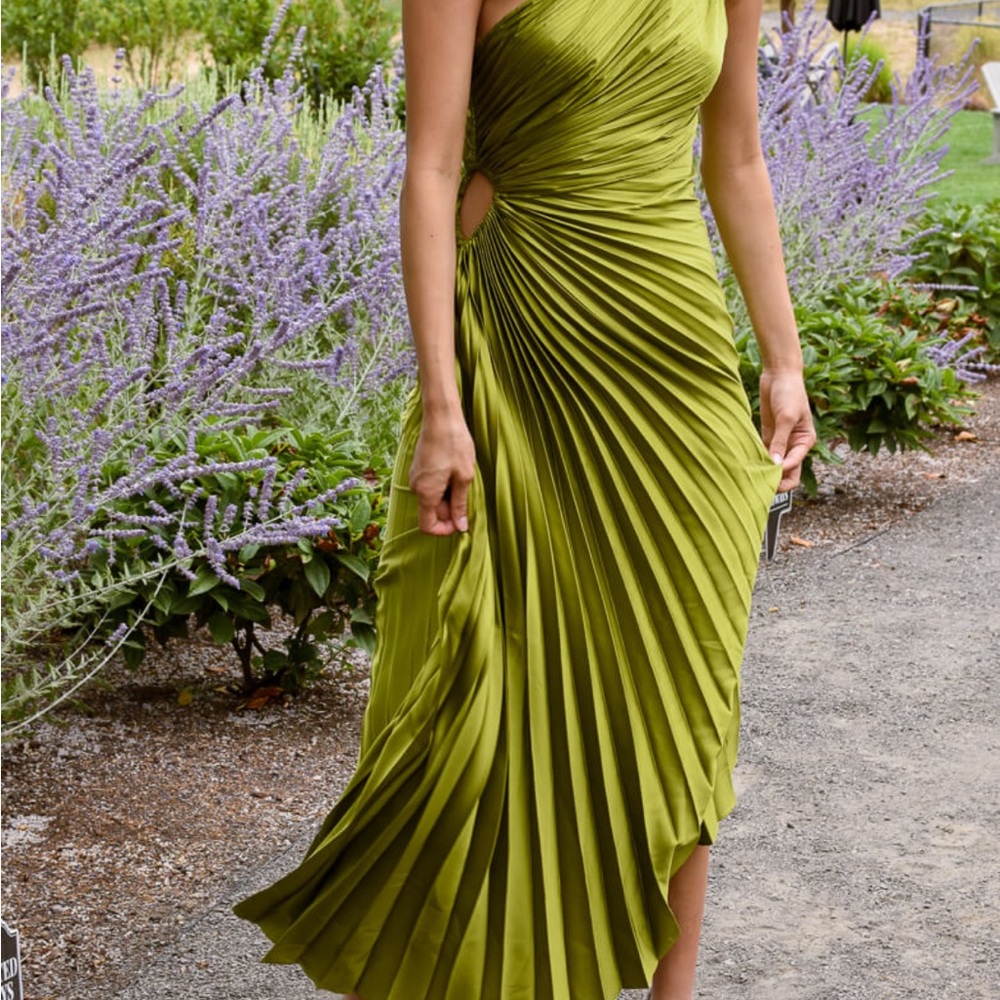 Green Asymmetrical Pleated One-Shoulder Maxi Gown